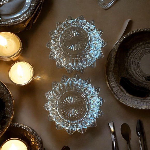 Beautiful pair of vintage Federal Glass Petal Bowls. EUC - Picture 4 of 6